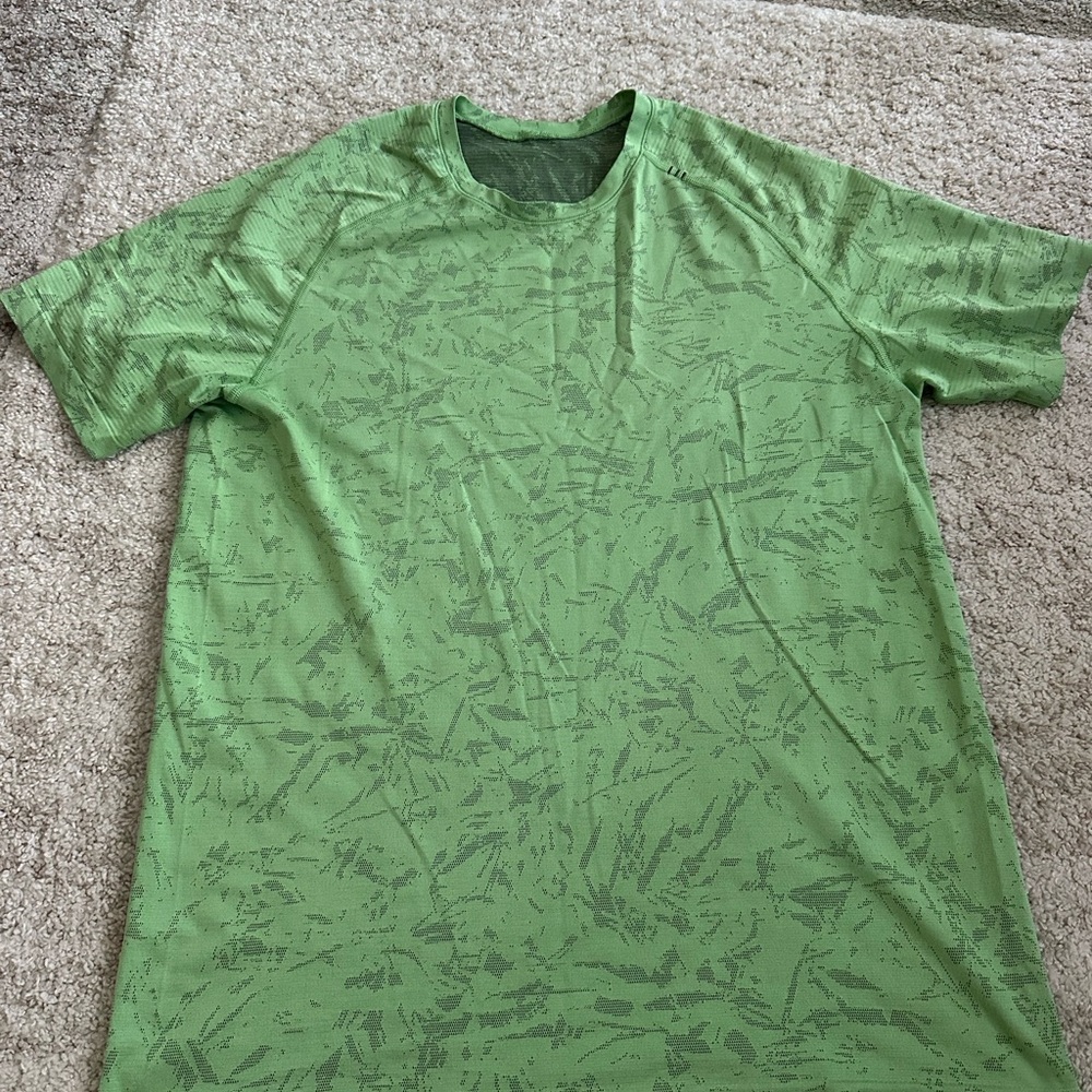 Lululemon Men’s Large Green Patterned Performance Shirt